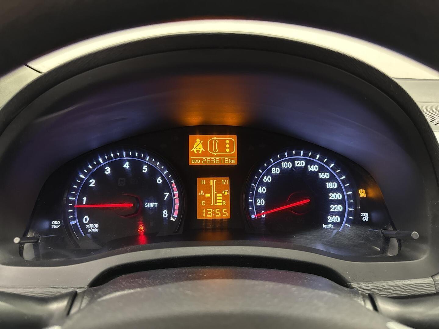 TOYOTA Avensis 2013