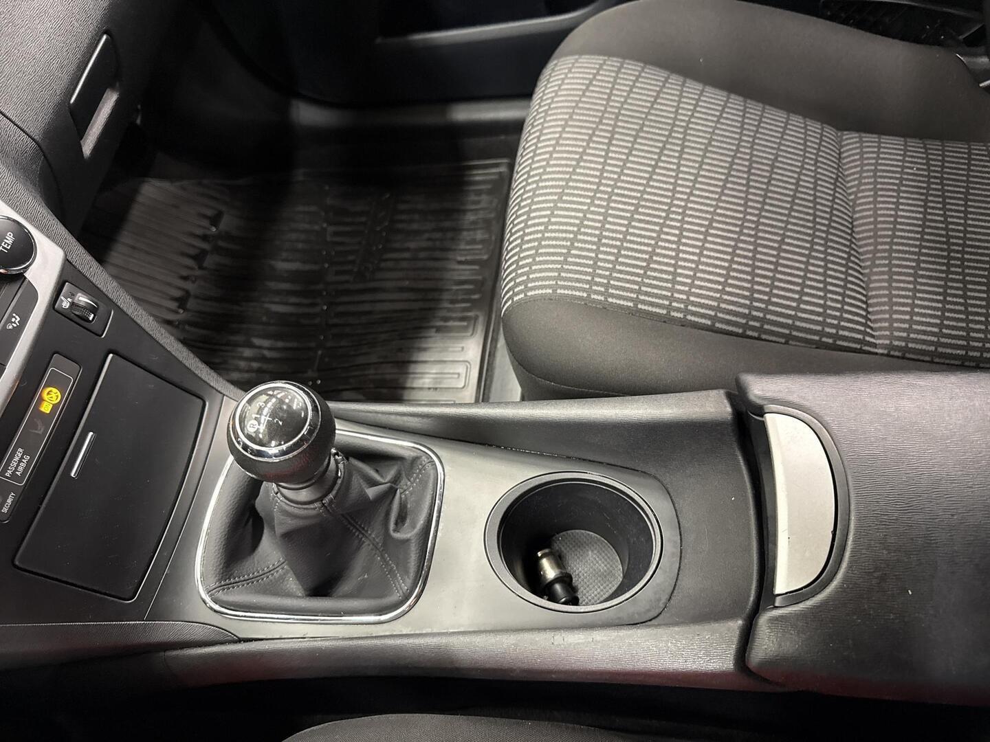 TOYOTA Avensis 2013