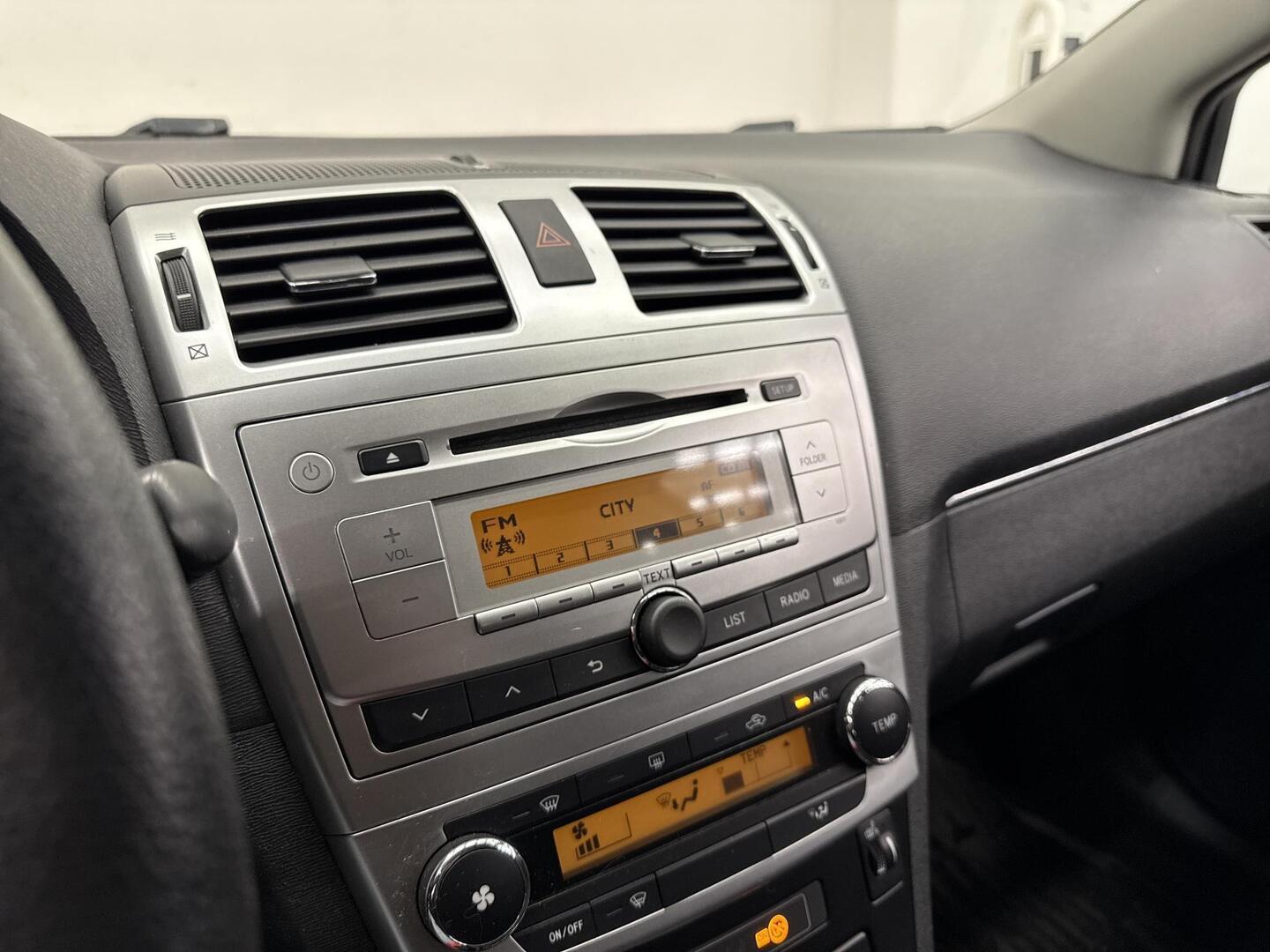 TOYOTA Avensis 2013