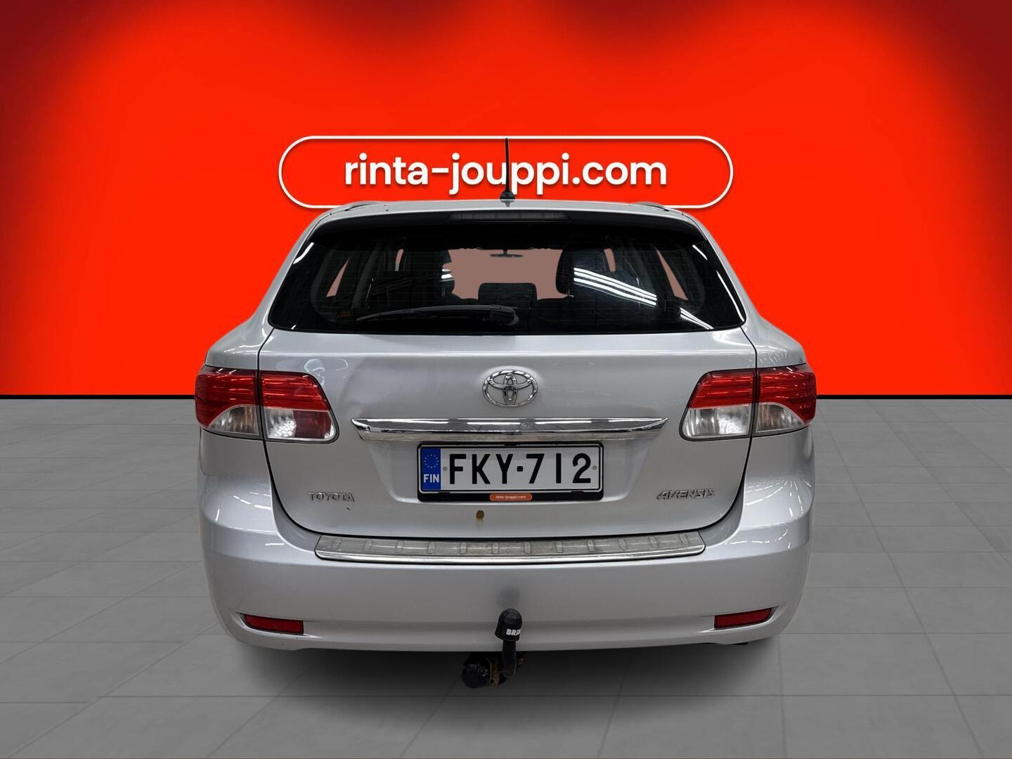 TOYOTA Avensis 2013