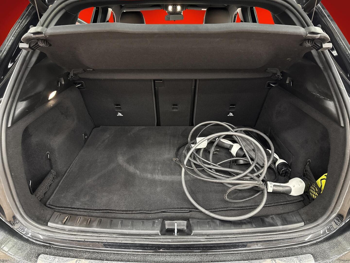 MERCEDES-BENZ EQA 2021