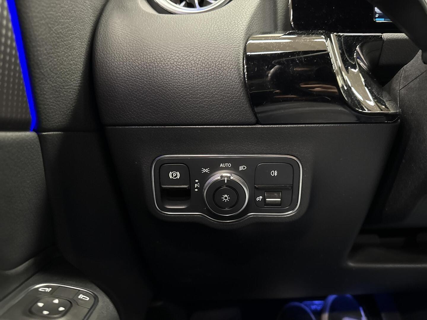 MERCEDES-BENZ EQA 2021