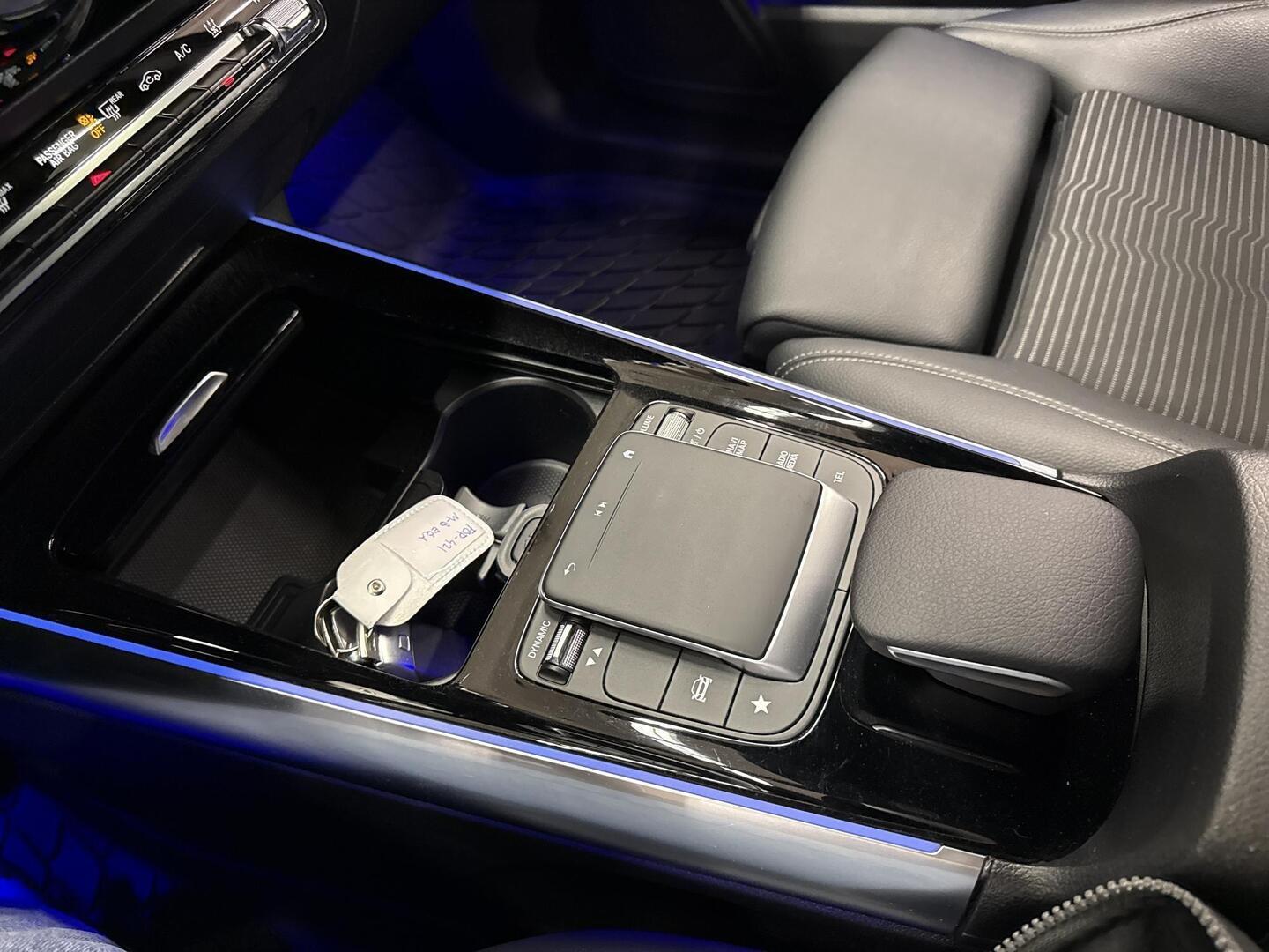 MERCEDES-BENZ EQA 2021