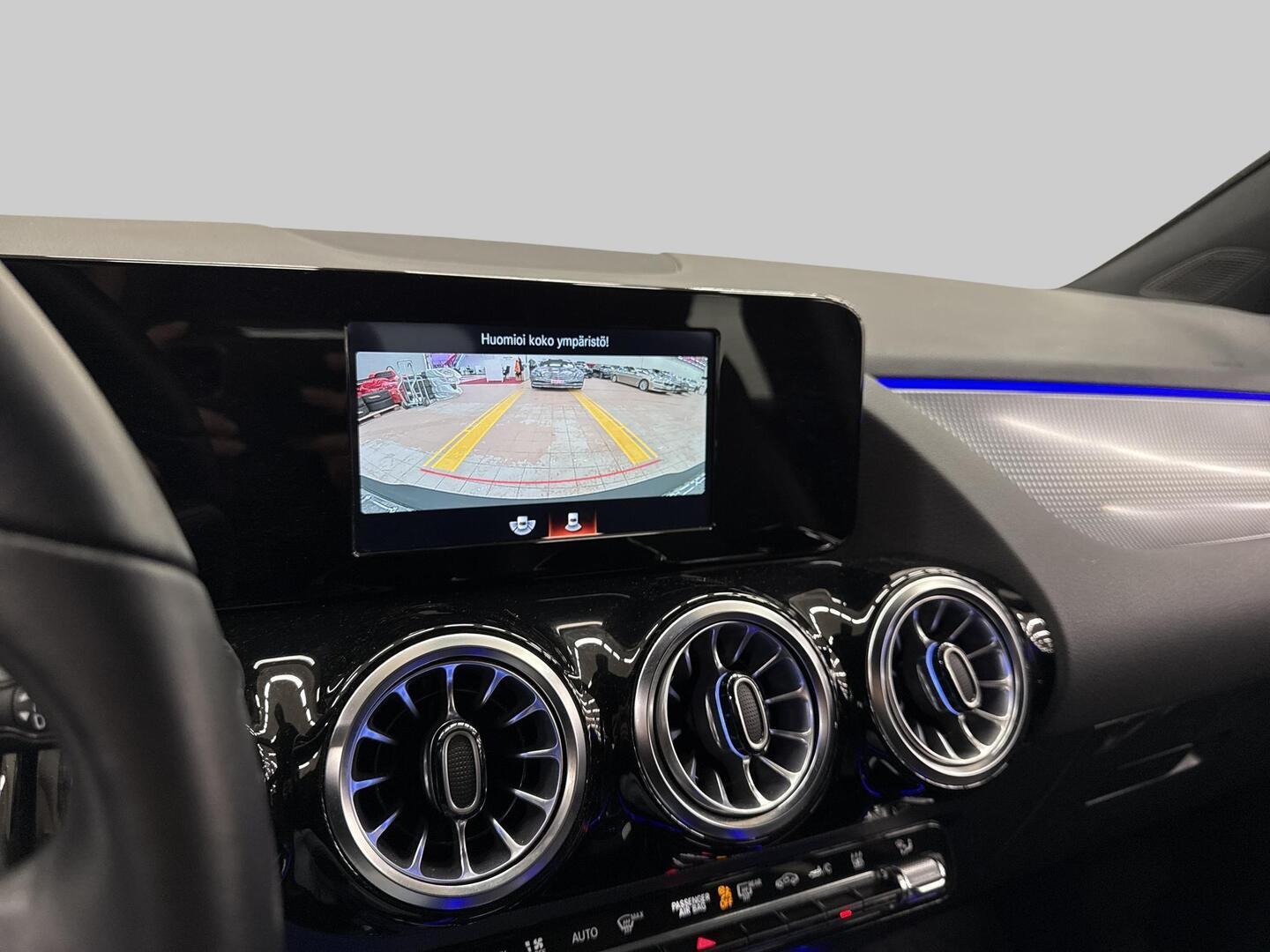 MERCEDES-BENZ EQA 2021