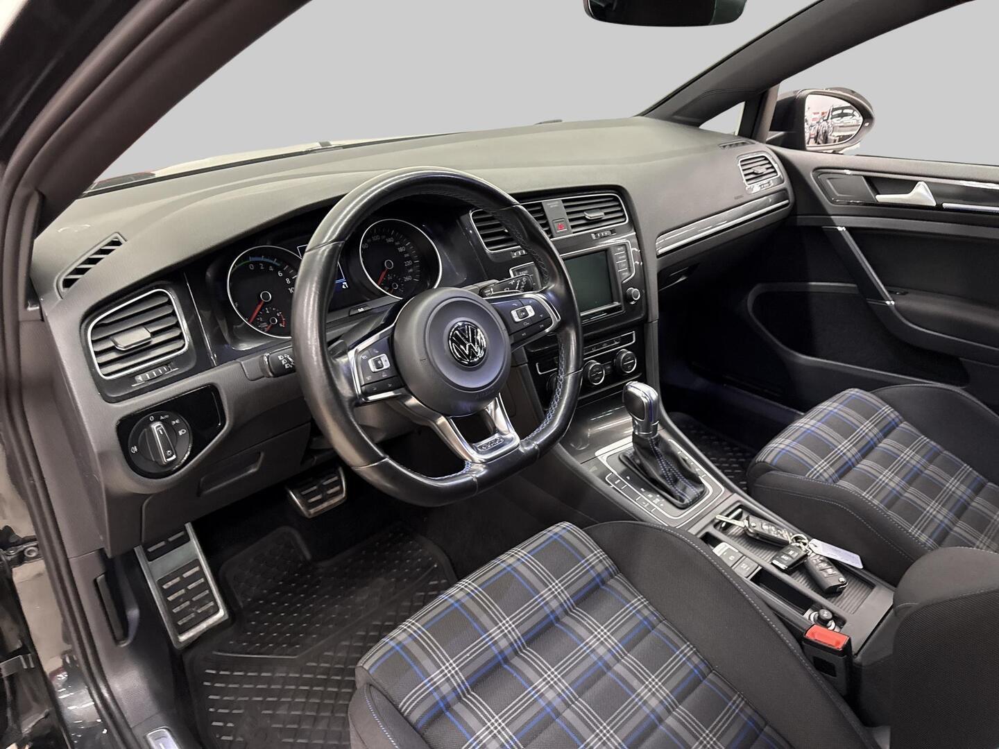 VOLKSWAGEN Golf 2017