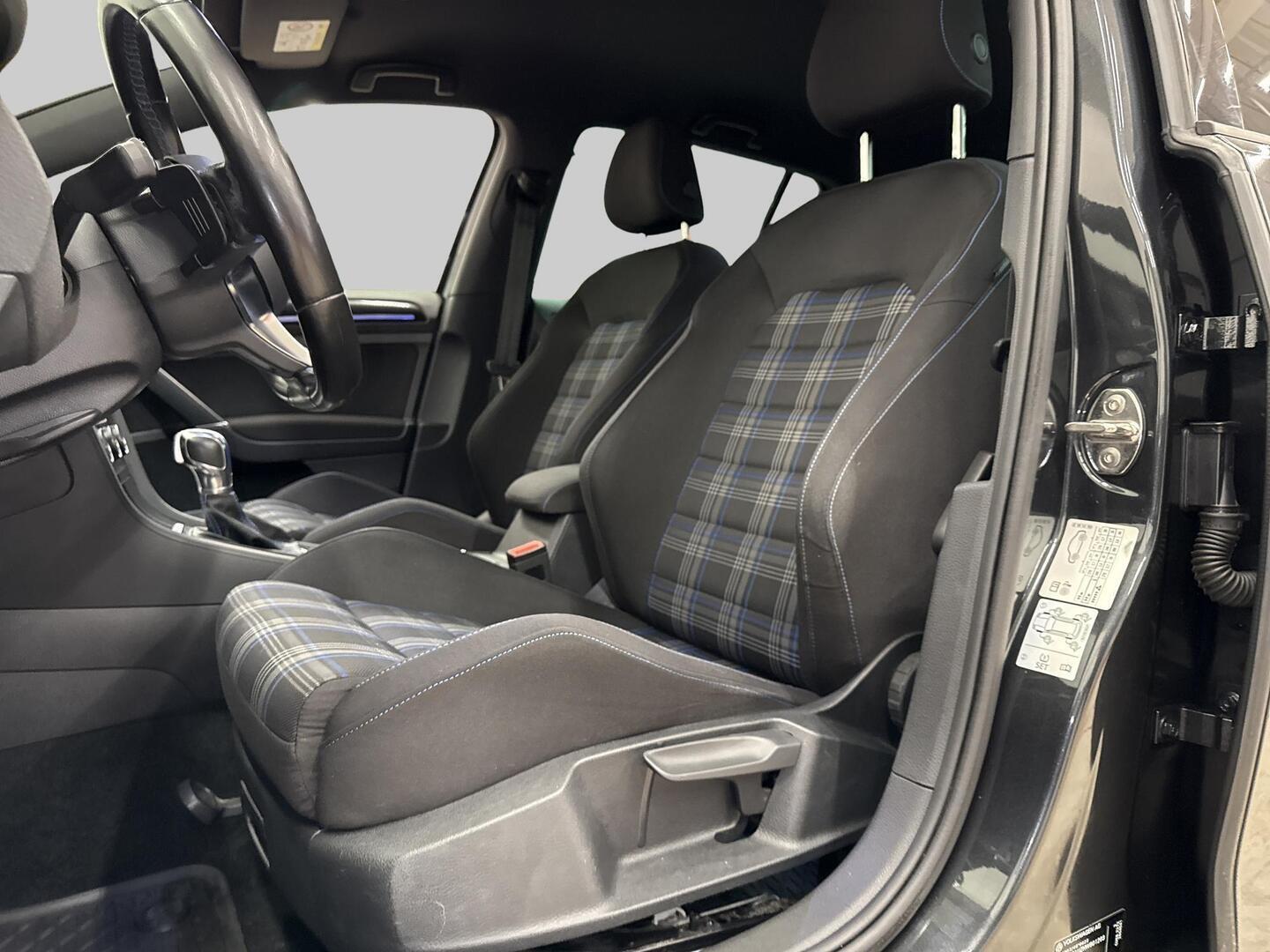 VOLKSWAGEN Golf 2017