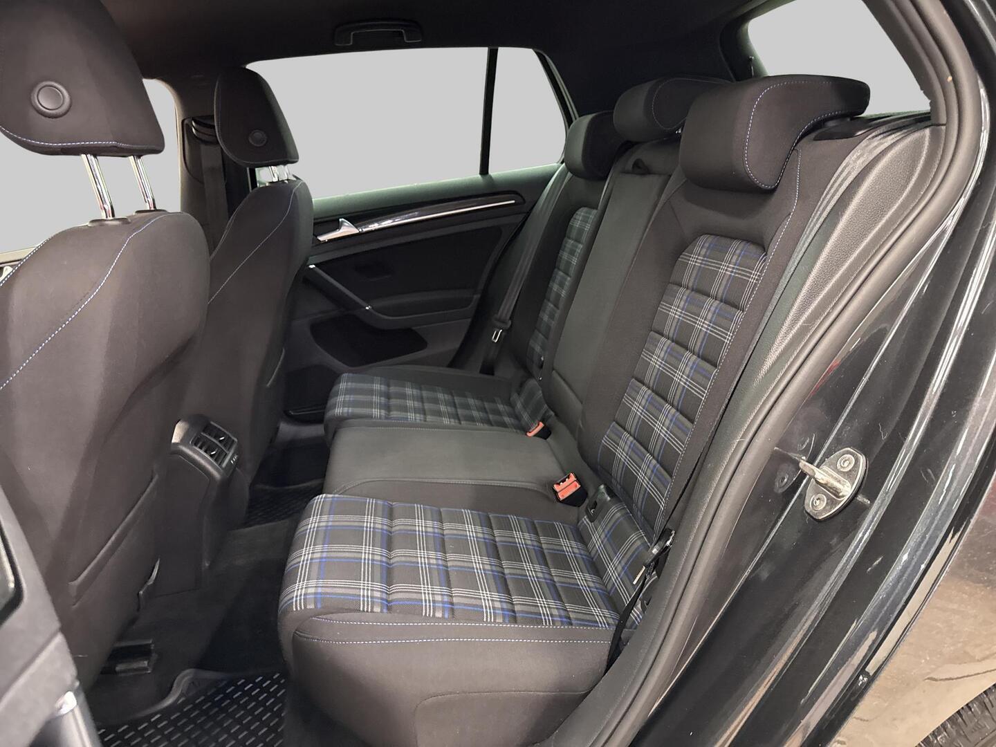 VOLKSWAGEN Golf 2017