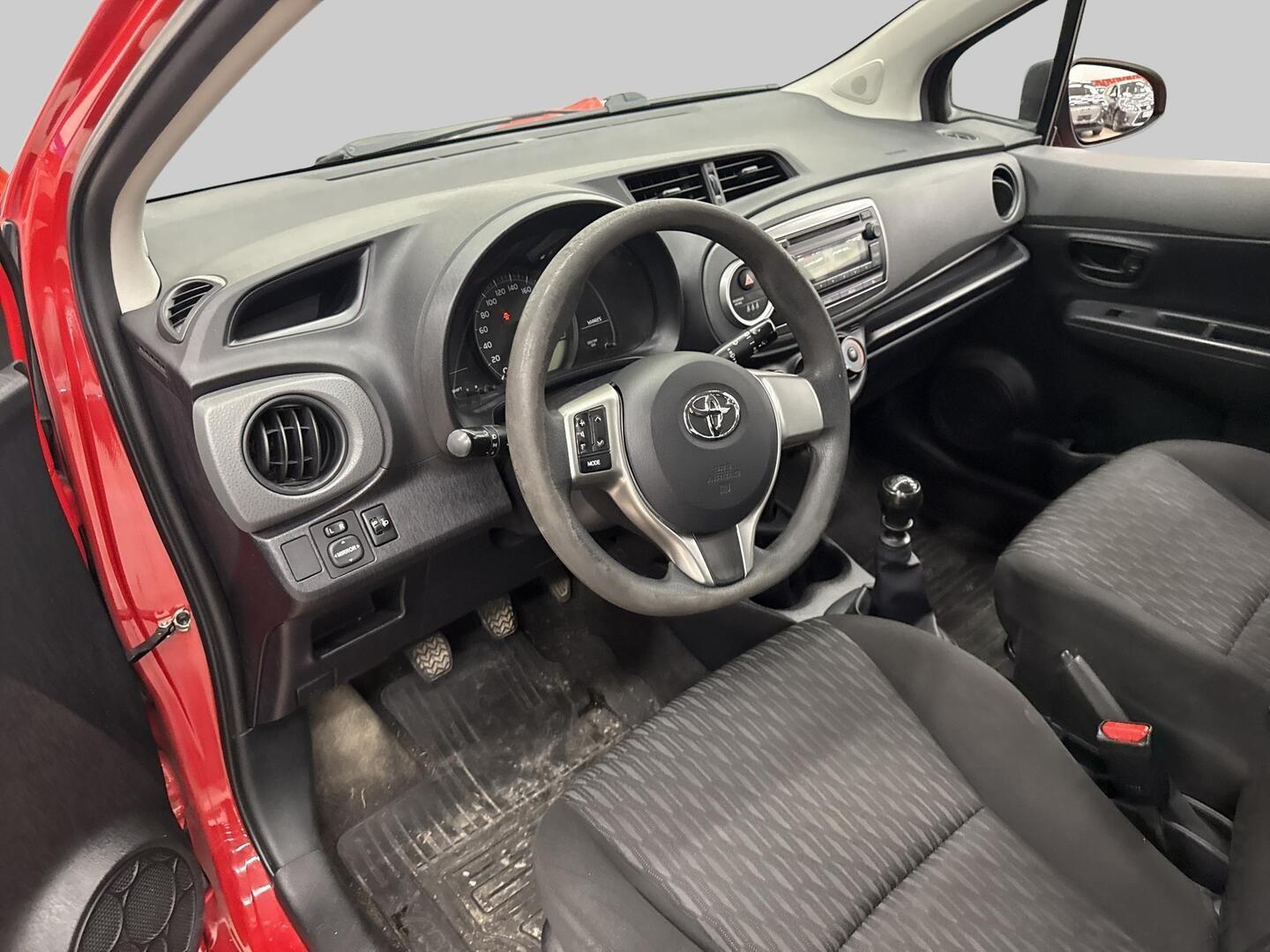TOYOTA Yaris 2013