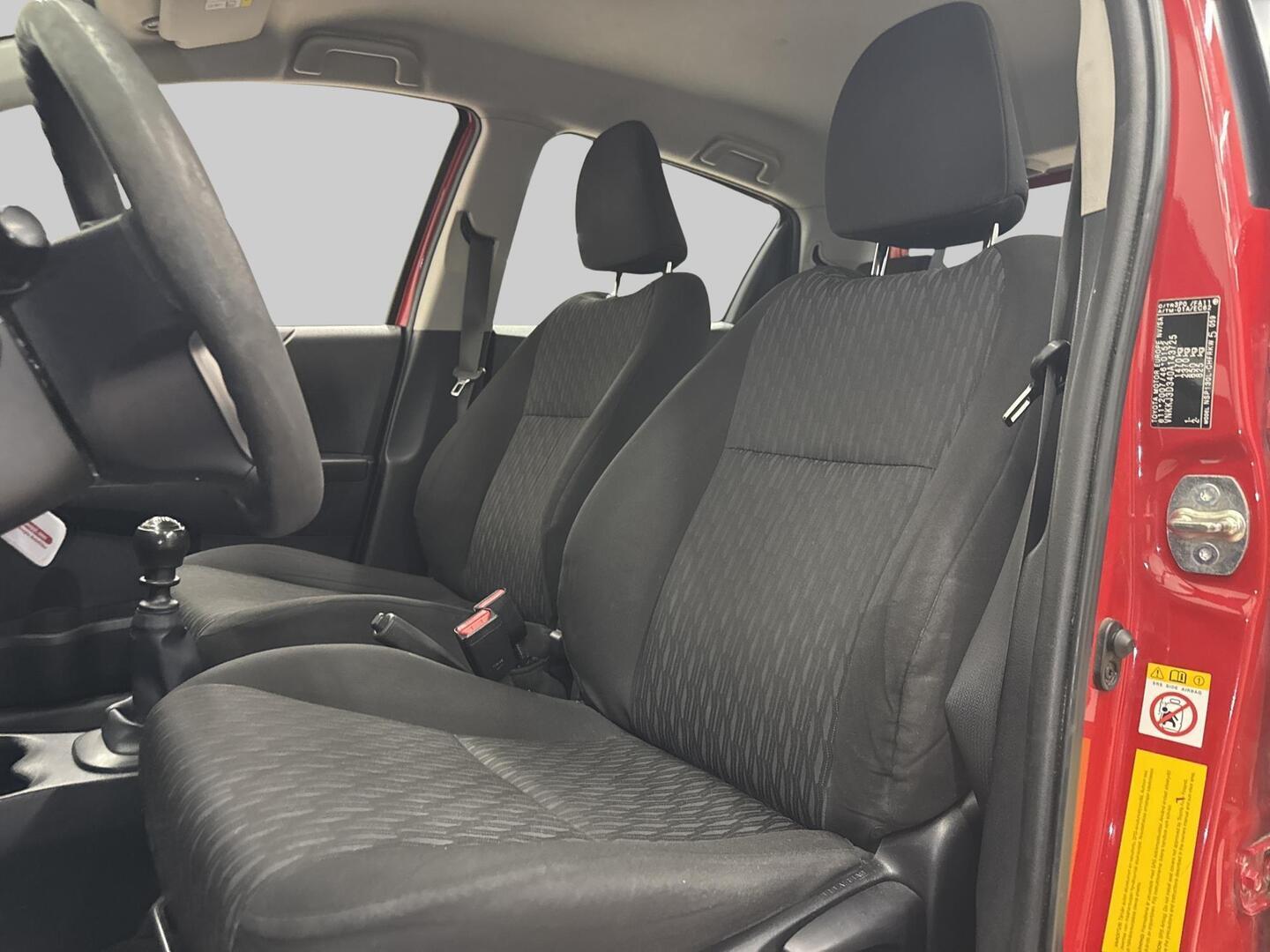 TOYOTA Yaris 2013