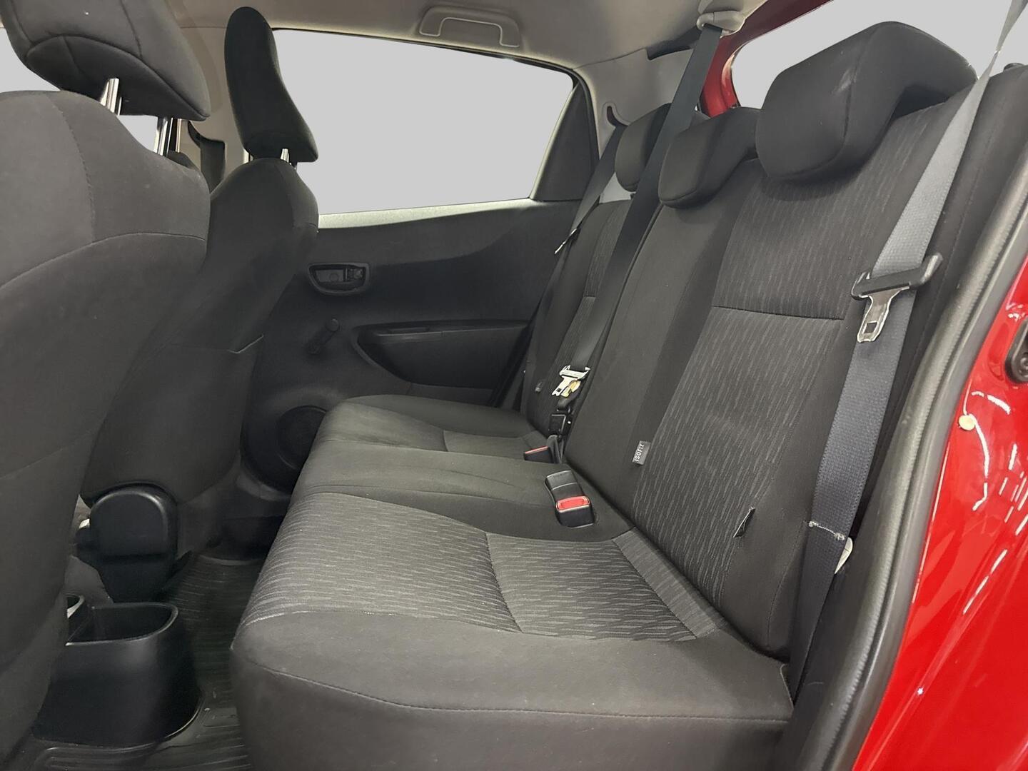 TOYOTA Yaris 2013