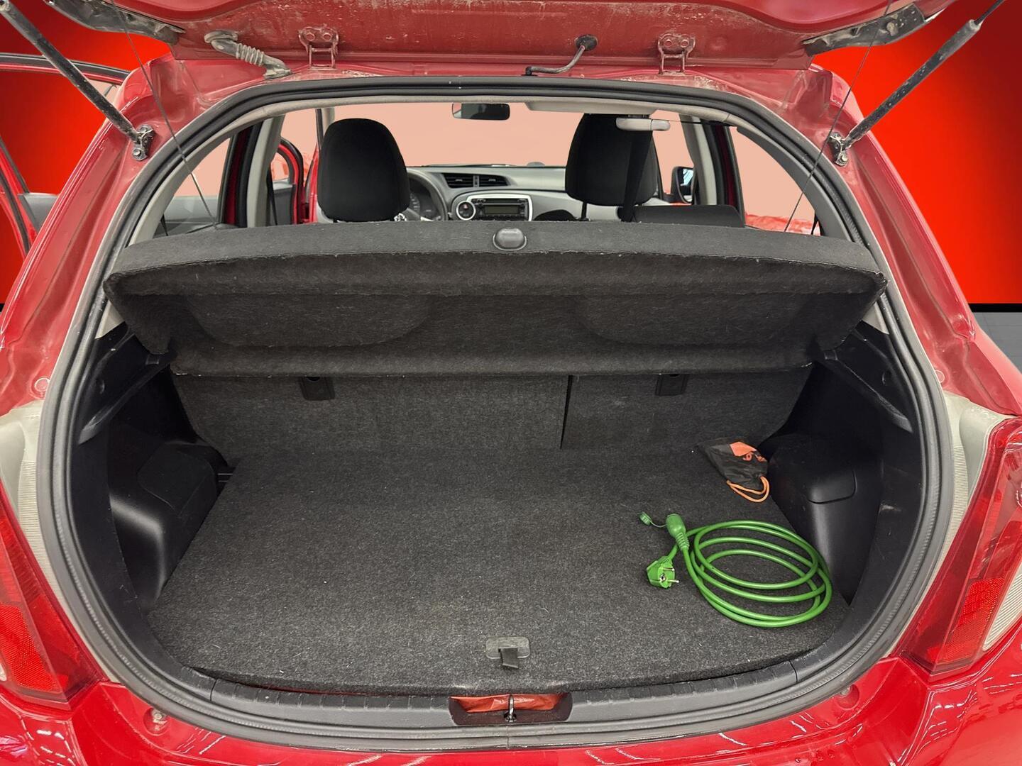 TOYOTA Yaris 2013