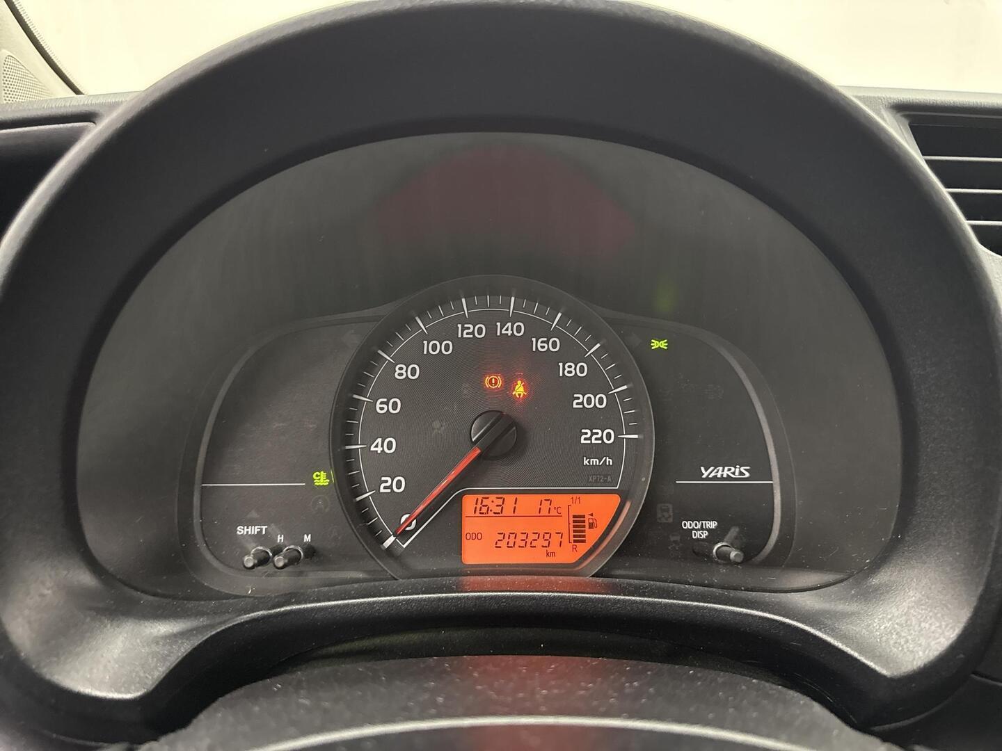 TOYOTA Yaris 2013