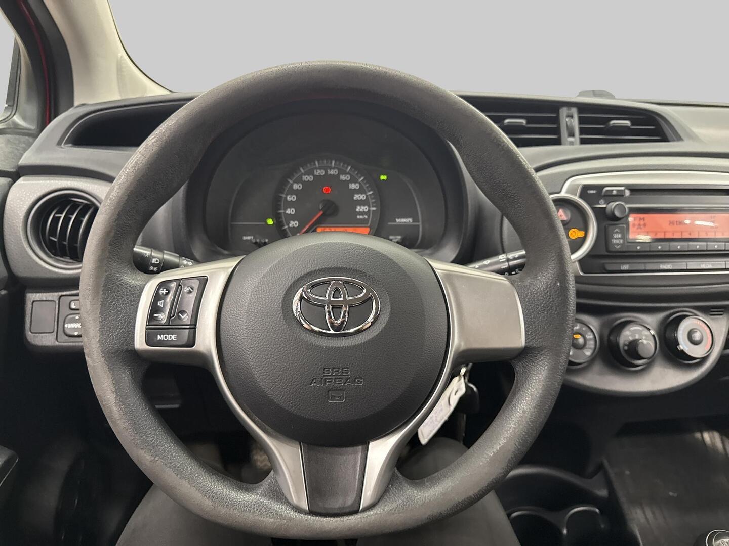 TOYOTA Yaris 2013