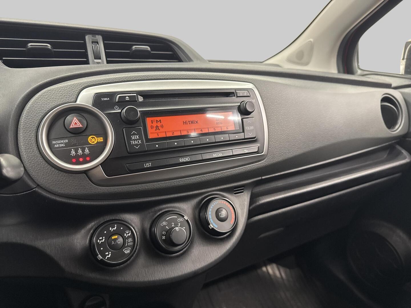 TOYOTA Yaris 2013