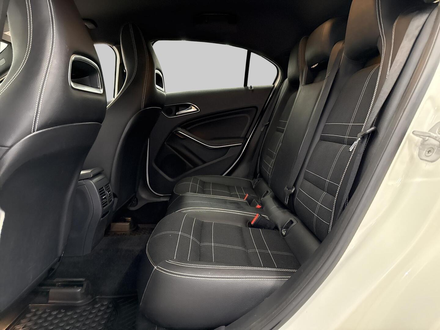 MERCEDES-BENZ A 2014