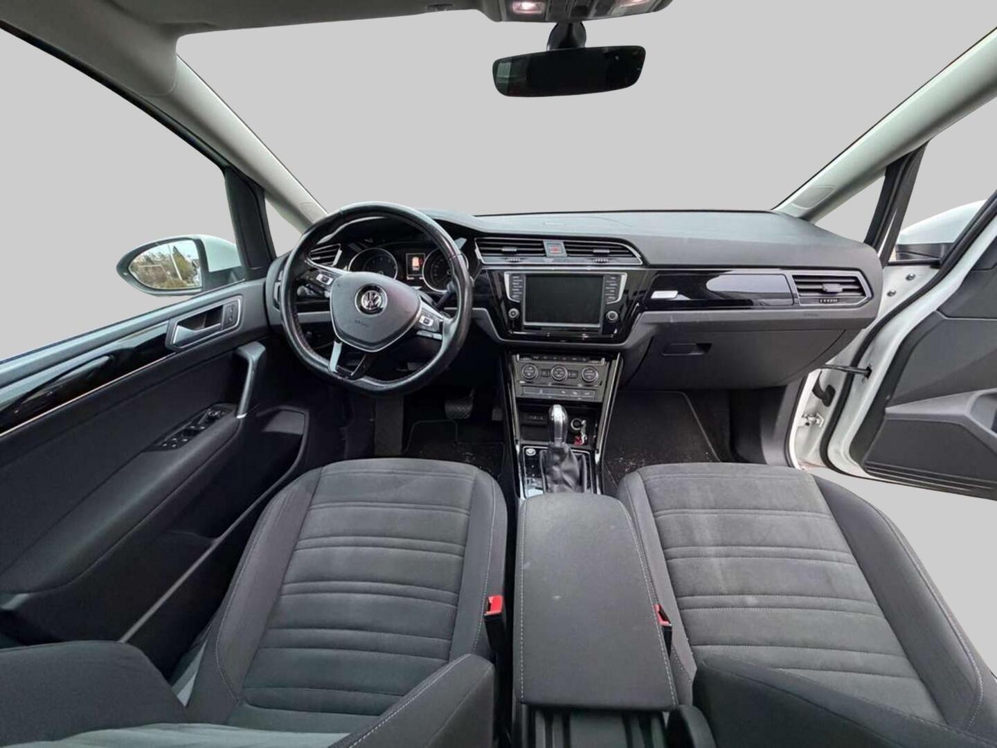 VOLKSWAGEN Touran 2017