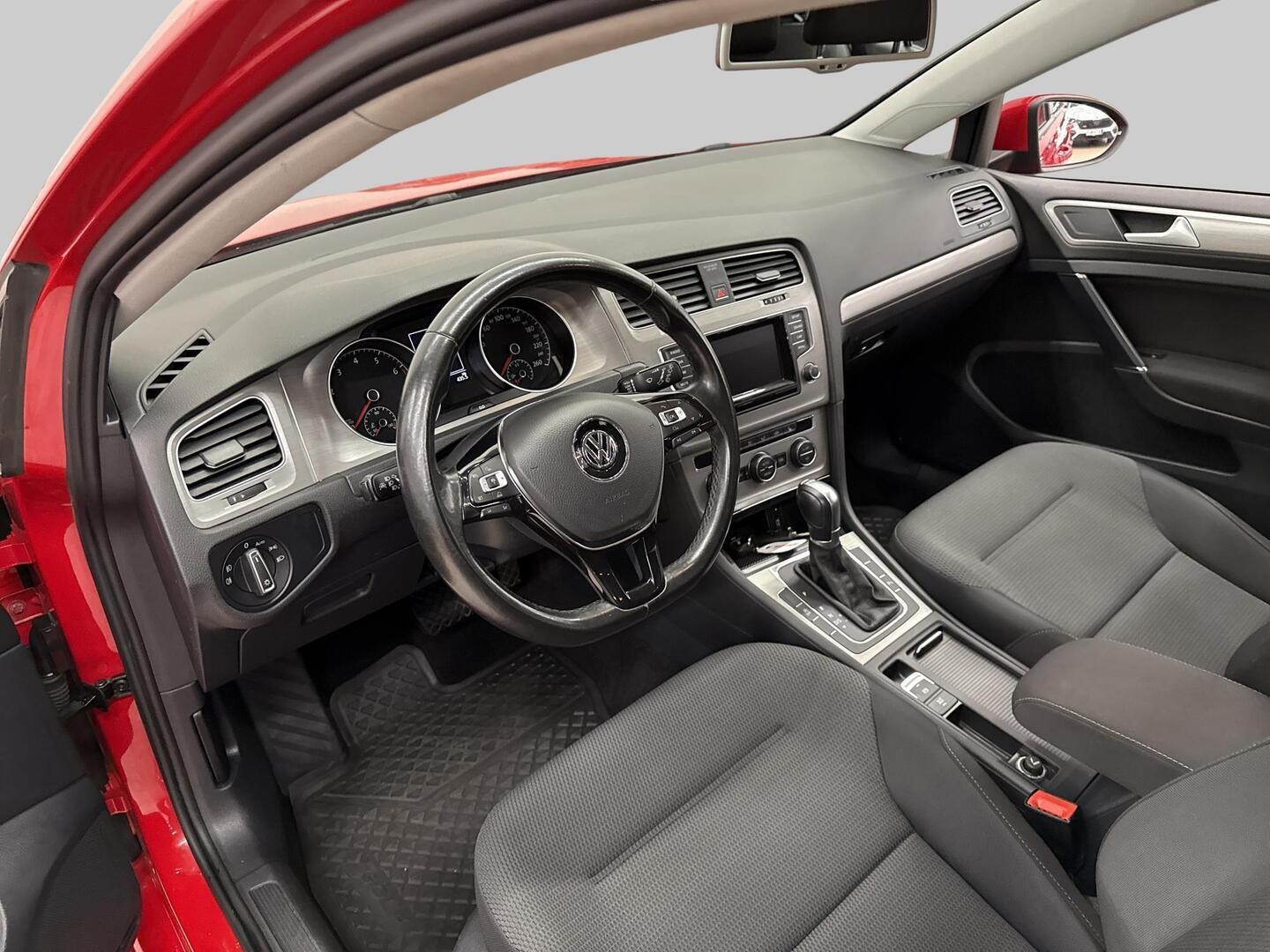 VOLKSWAGEN Golf 2015