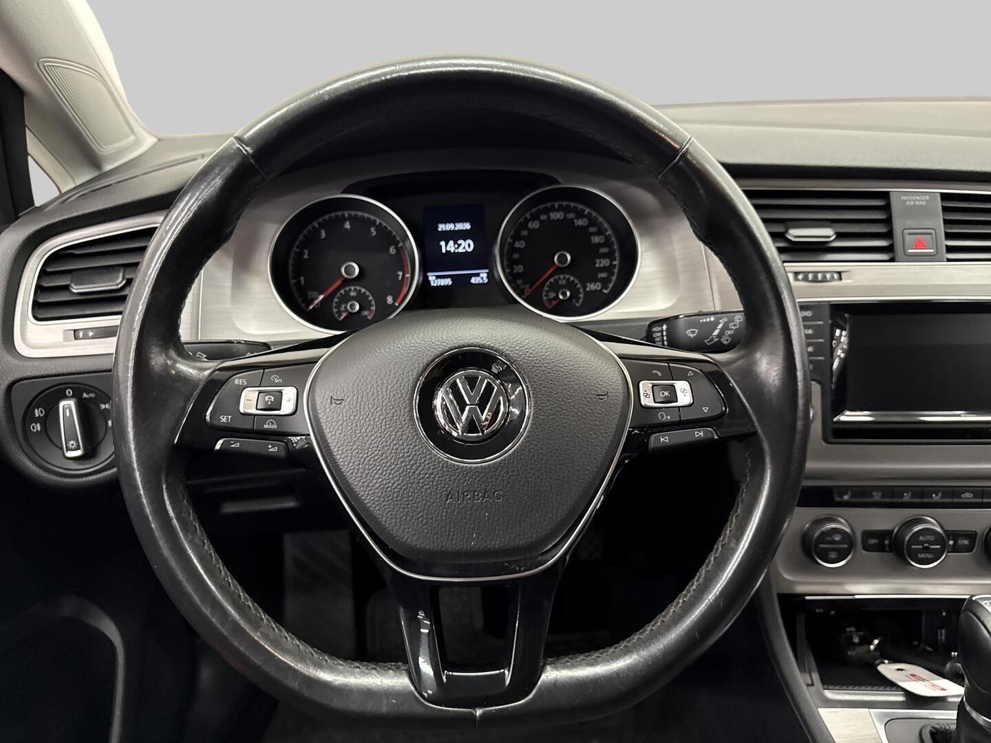 VOLKSWAGEN Golf 2015