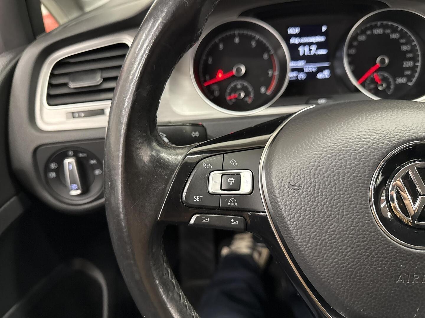VOLKSWAGEN Golf 2015