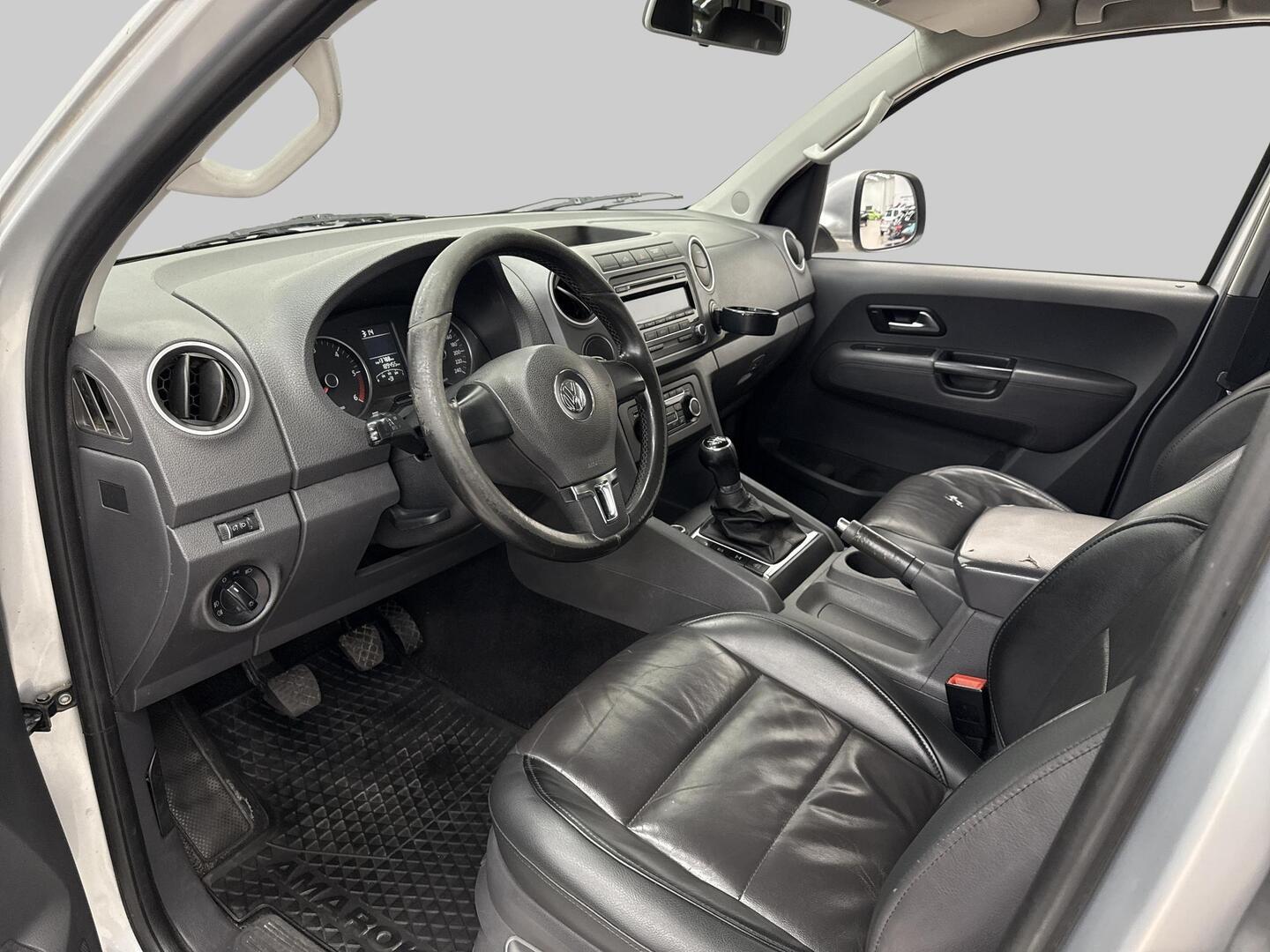 VOLKSWAGEN Amarok 2011