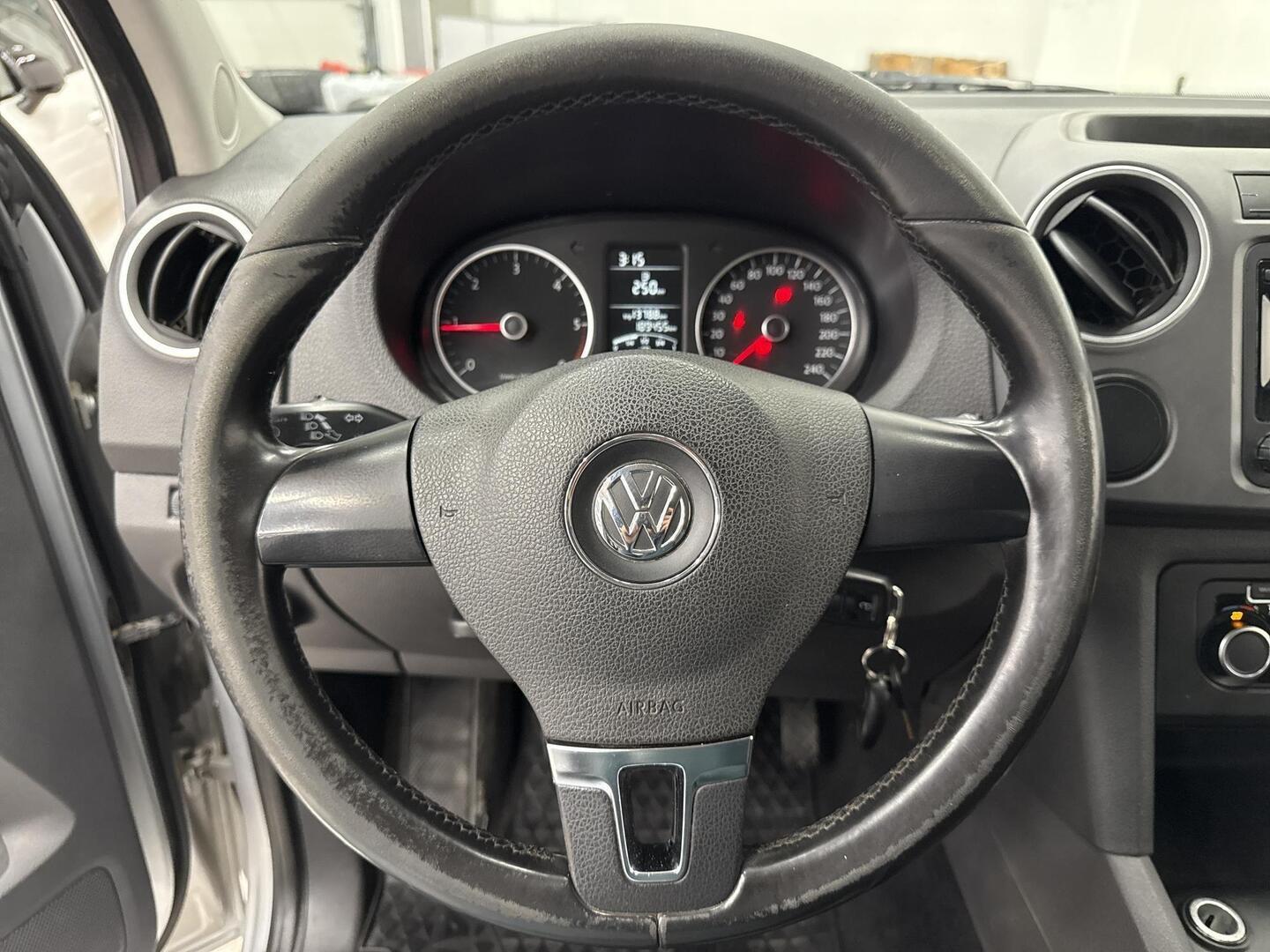 VOLKSWAGEN Amarok 2011