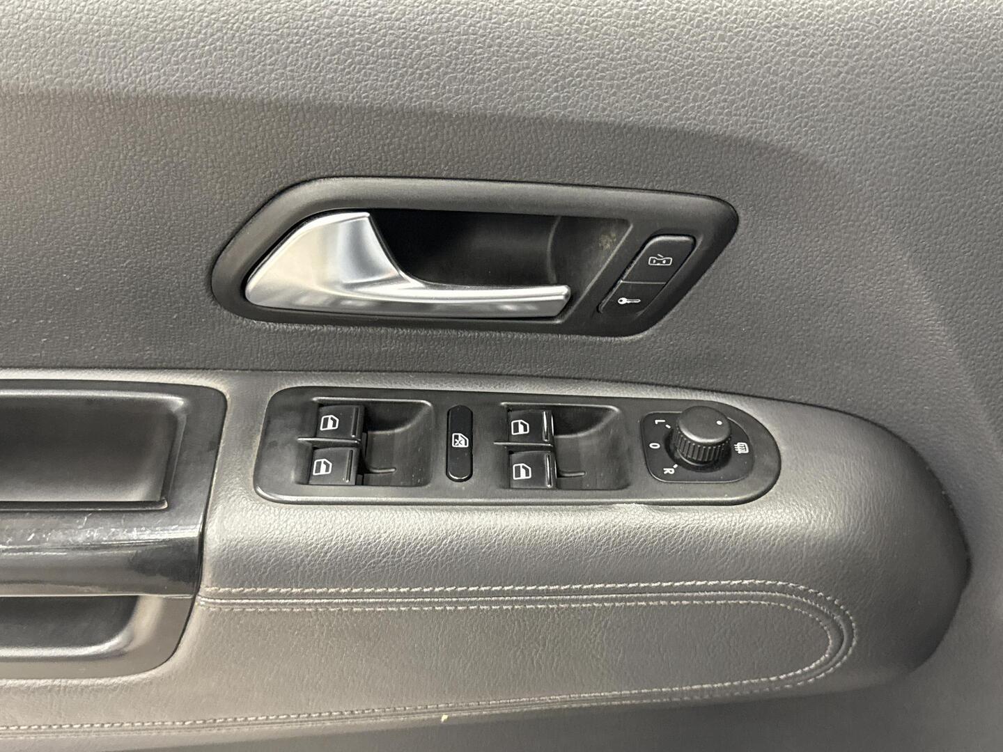 VOLKSWAGEN Amarok 2011