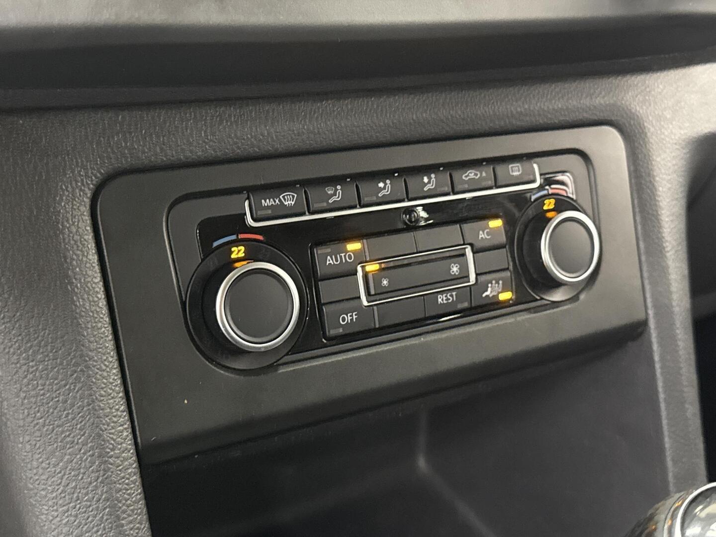 VOLKSWAGEN Amarok 2011