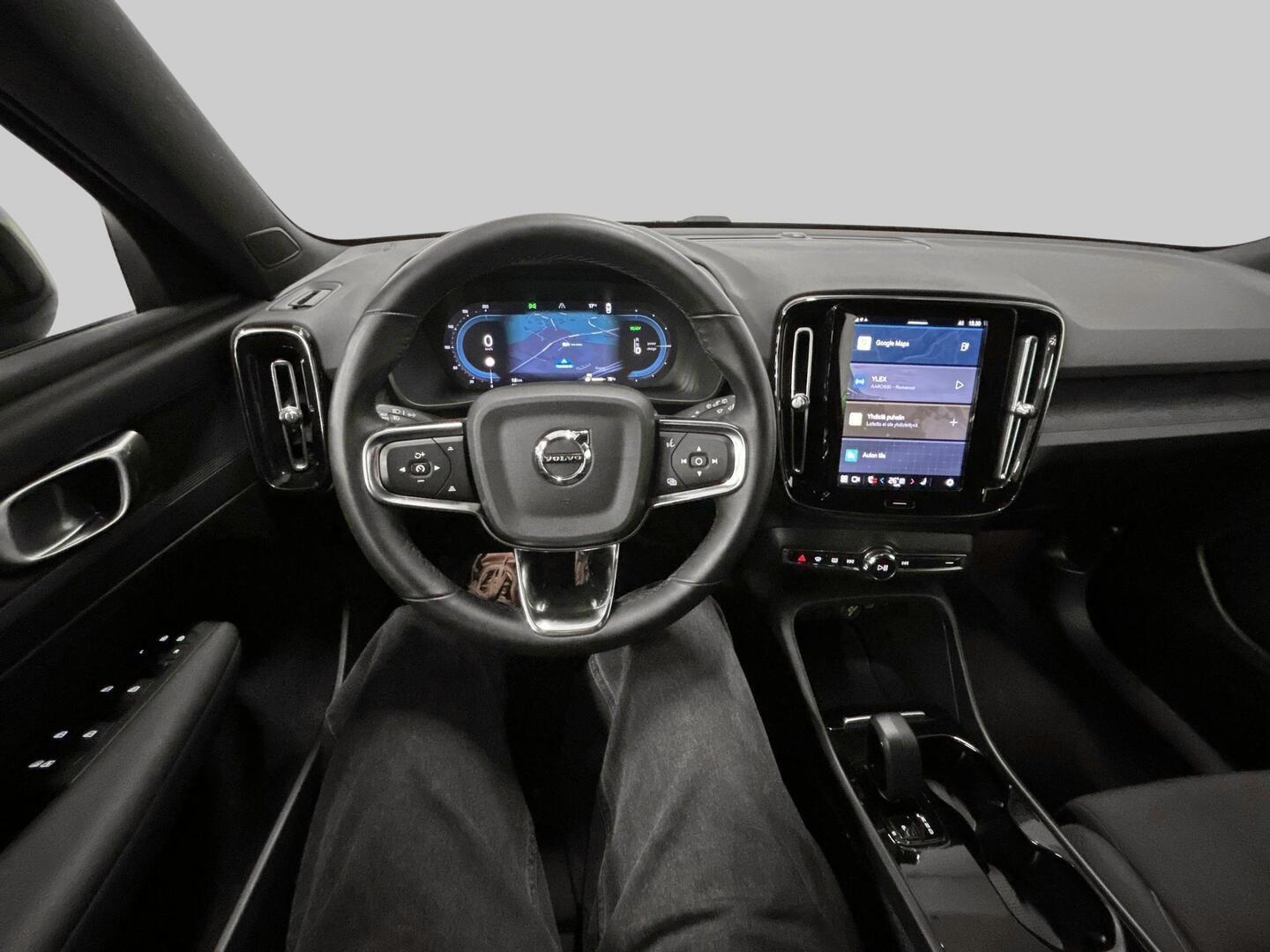 VOLVO XC40 2023