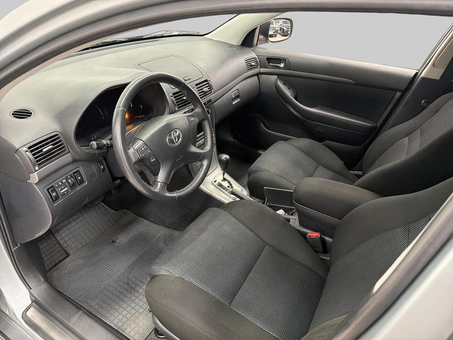 TOYOTA Avensis 2008