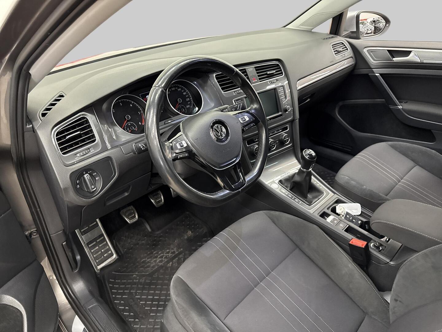 VOLKSWAGEN Golf 2017