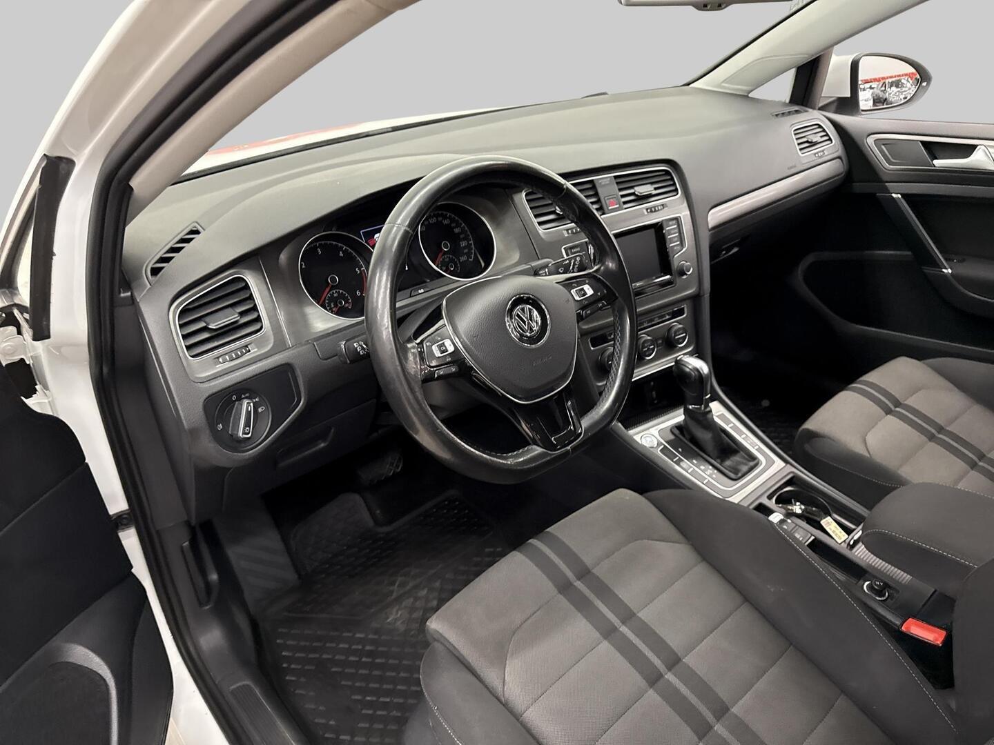 VOLKSWAGEN Golf 2013