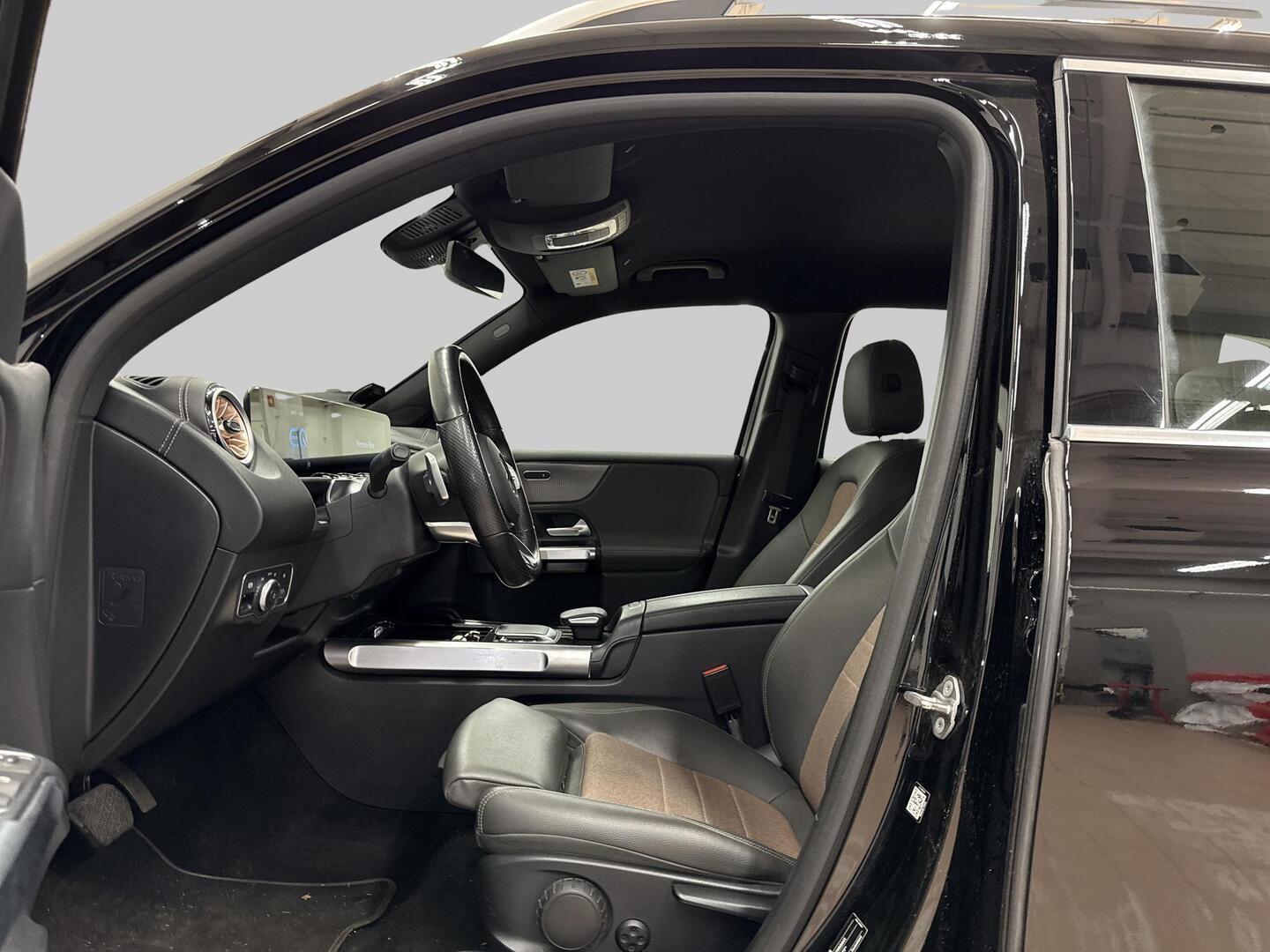 MERCEDES-BENZ EQB 2022