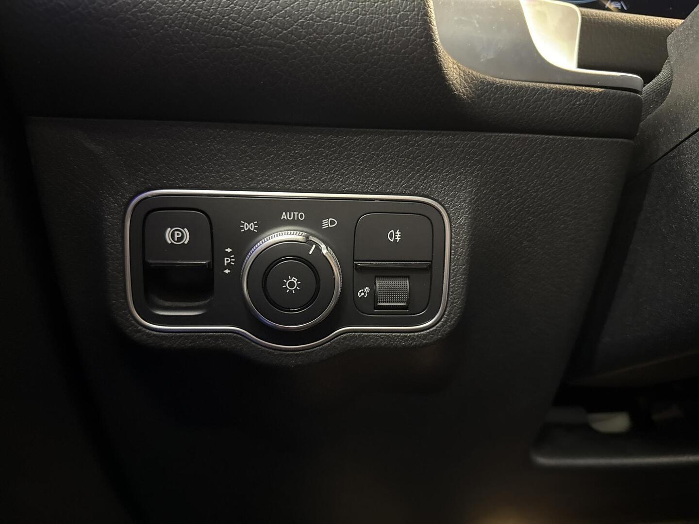 MERCEDES-BENZ EQB 2022