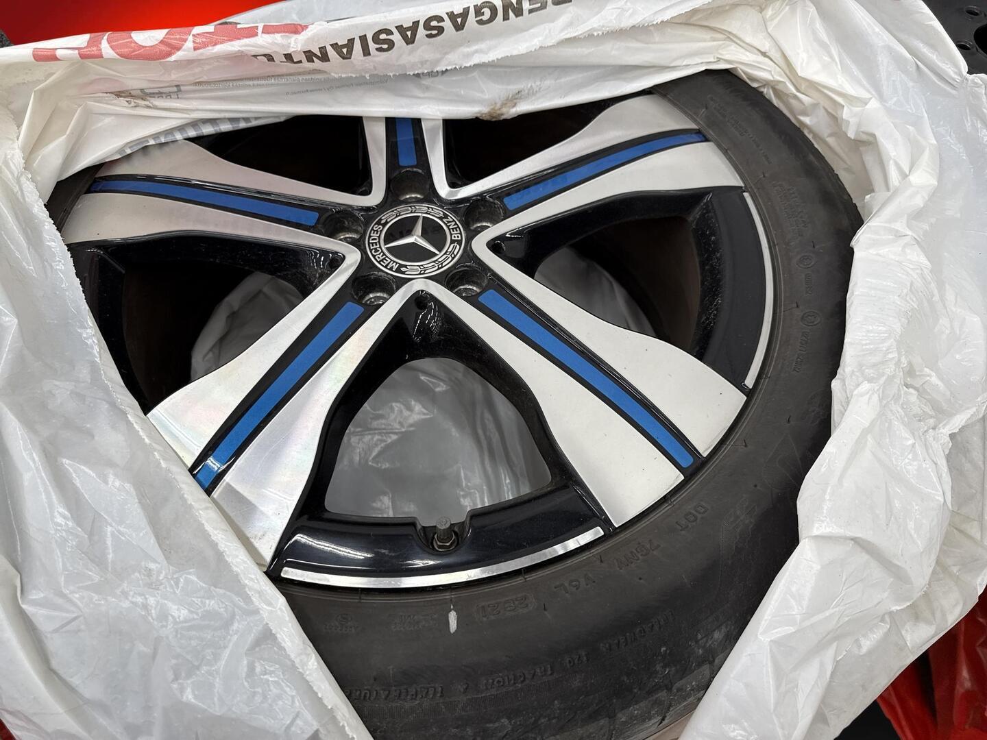 MERCEDES-BENZ EQB 2022