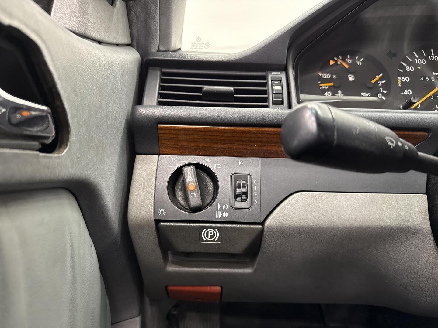 MERCEDES-BENZ CE 1992