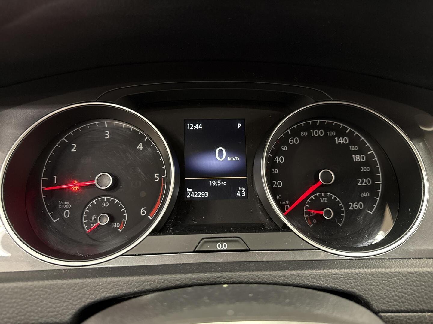 VOLKSWAGEN Golf 2016