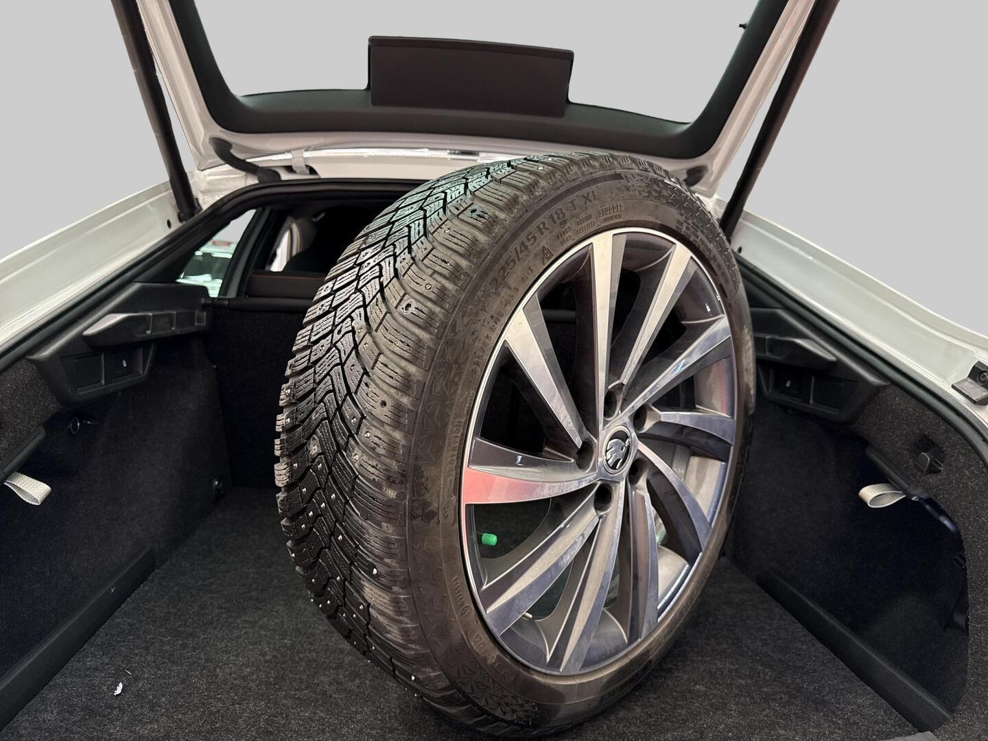 SKODA Octavia 2021