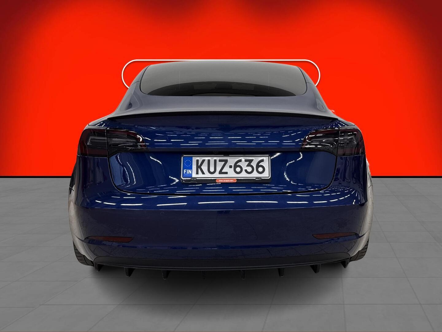 TESLA Model 3 2022