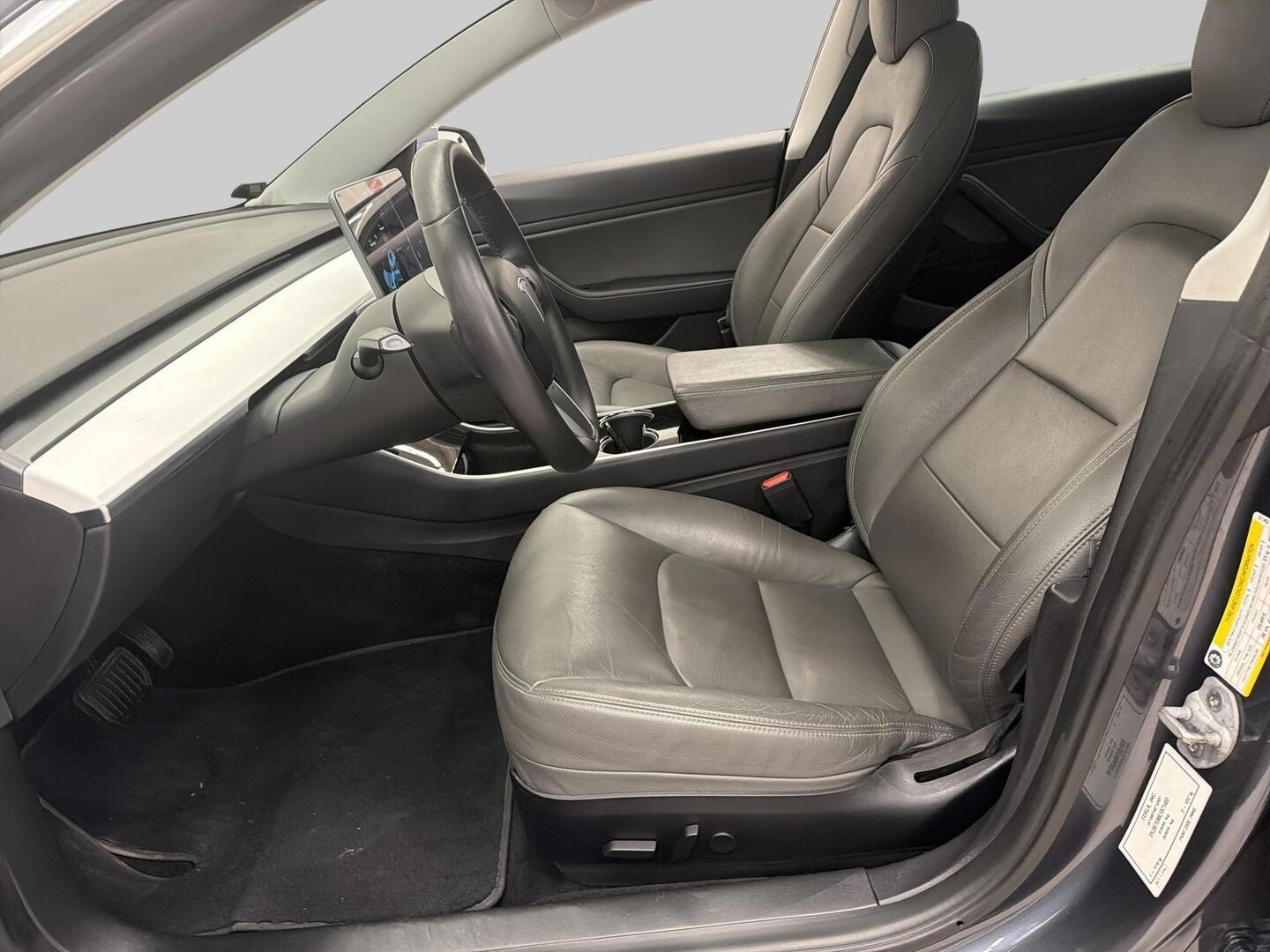 TESLA Model 3 2020