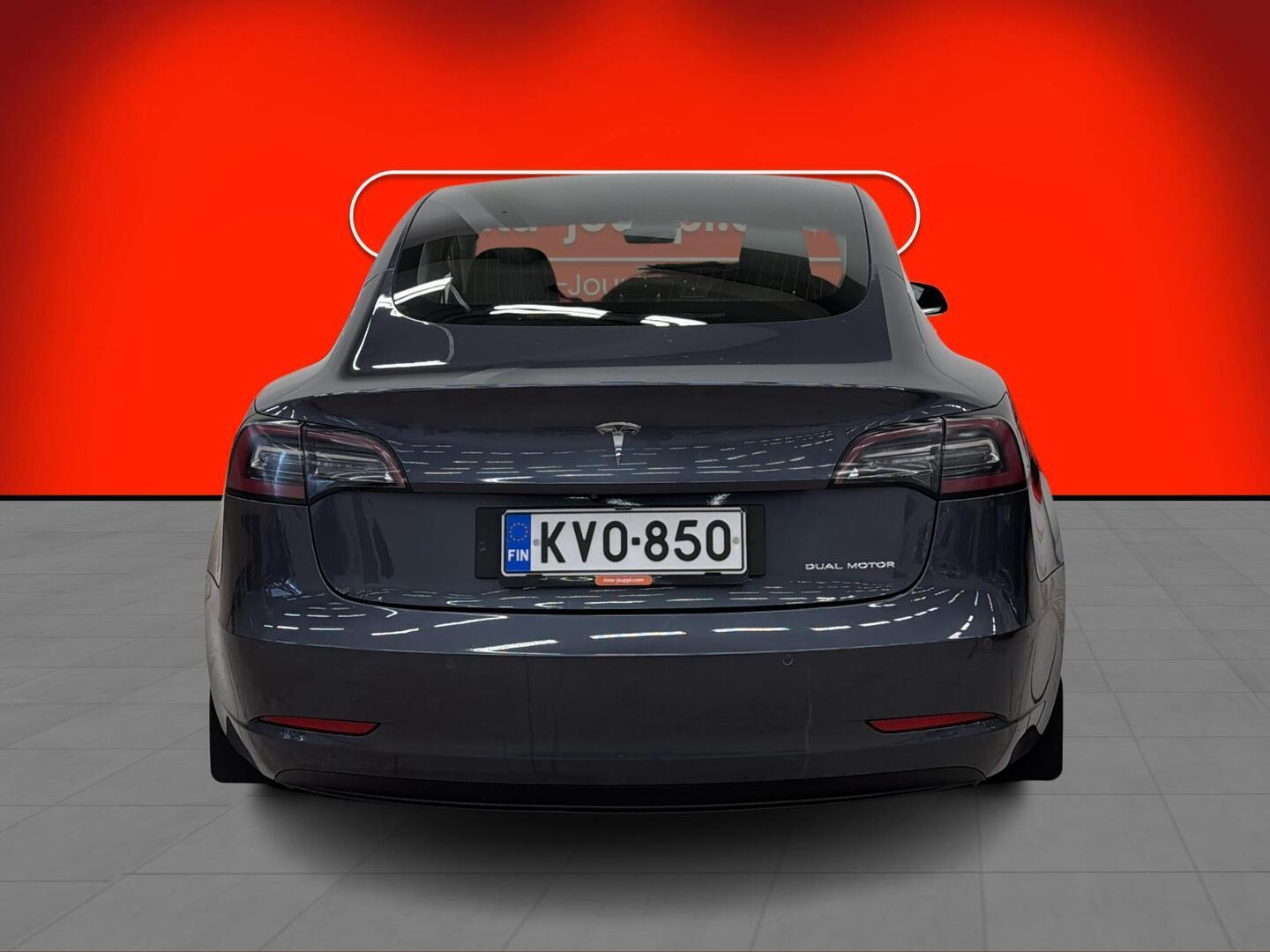 TESLA Model 3 2020