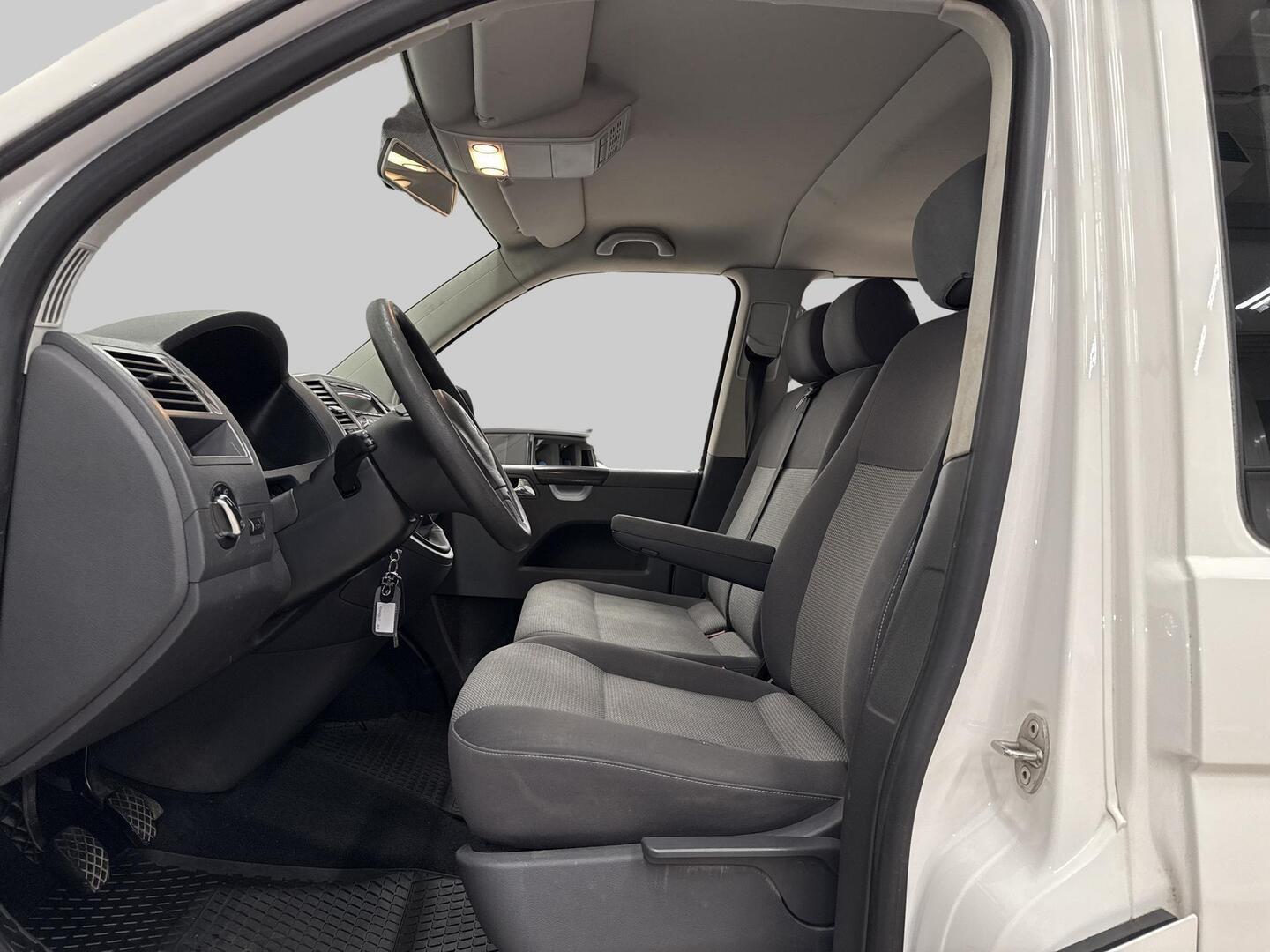 VOLKSWAGEN Caravelle 2013