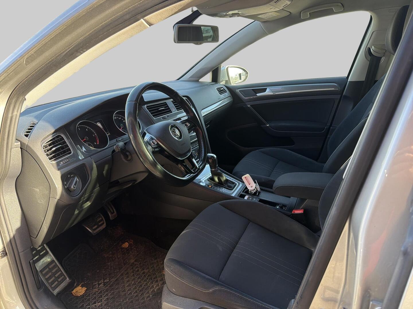 VOLKSWAGEN Golf 2015