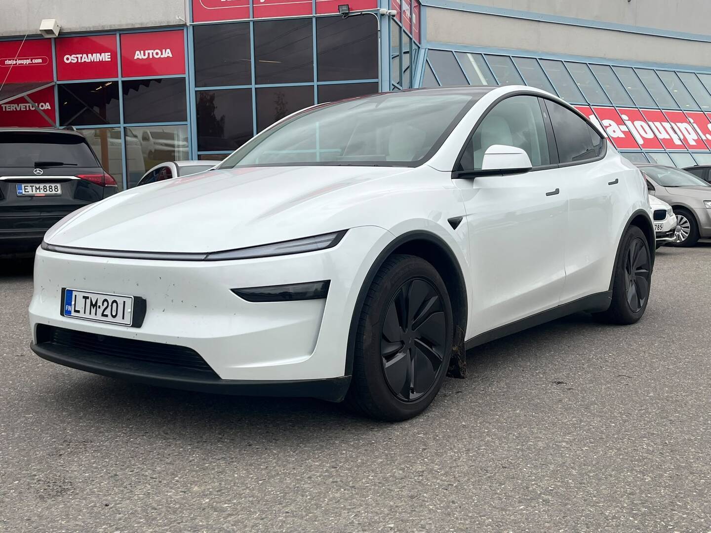 TESLA Model Y 2026