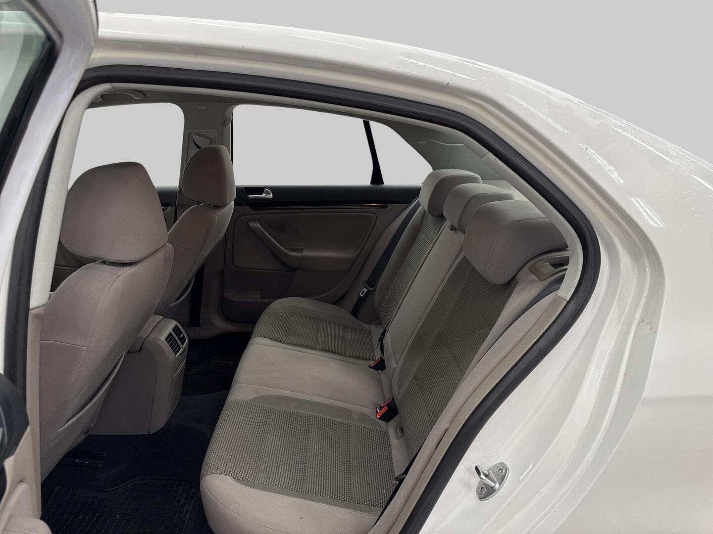 VOLKSWAGEN Jetta 2010