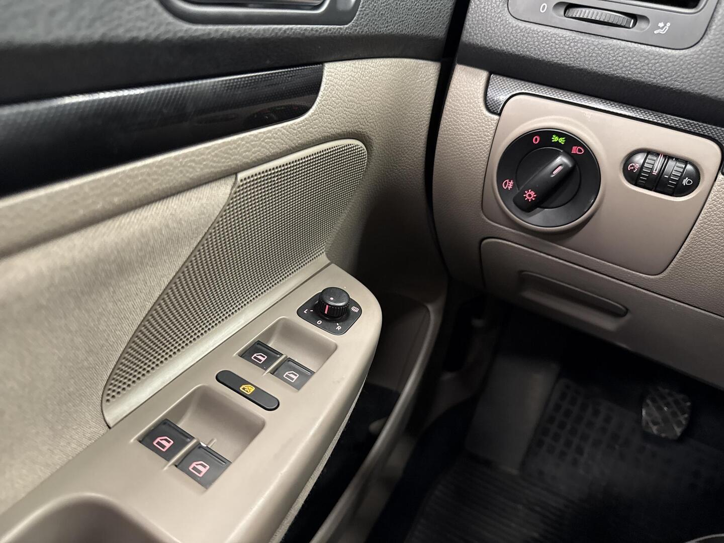 VOLKSWAGEN Jetta 2010