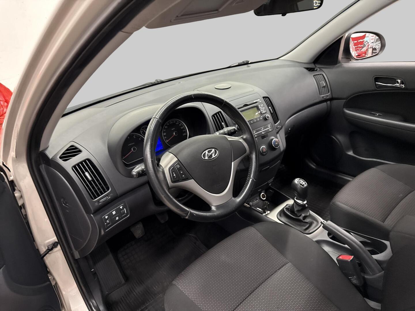 HYUNDAI i30 2011