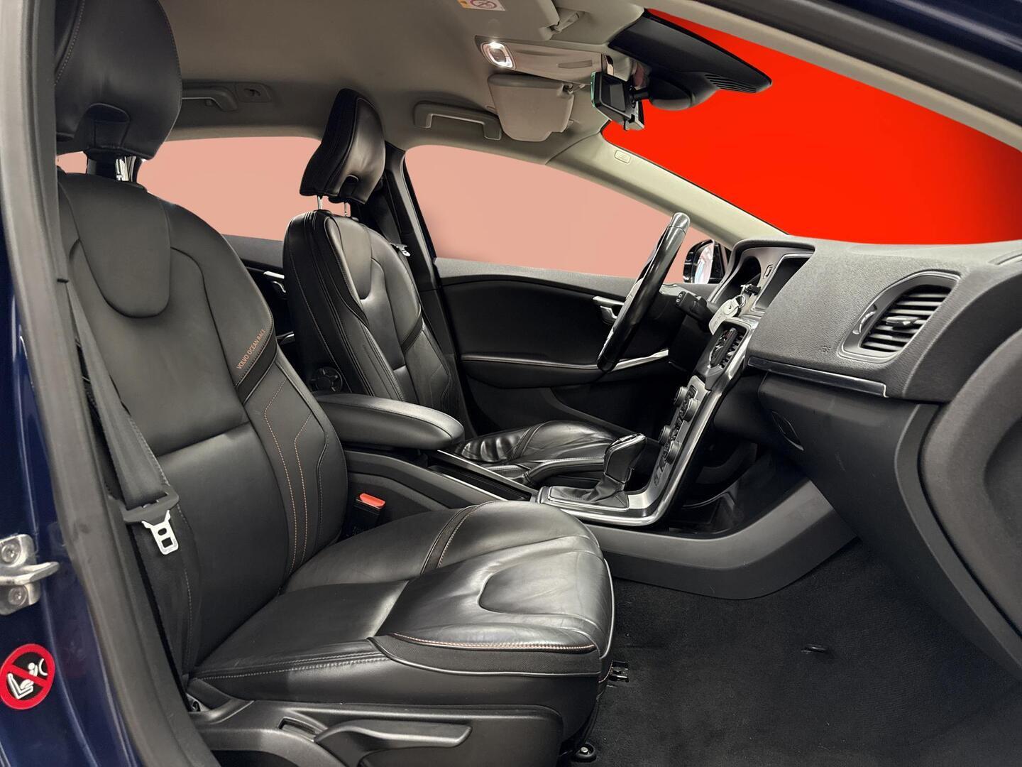 VOLVO V40 2015