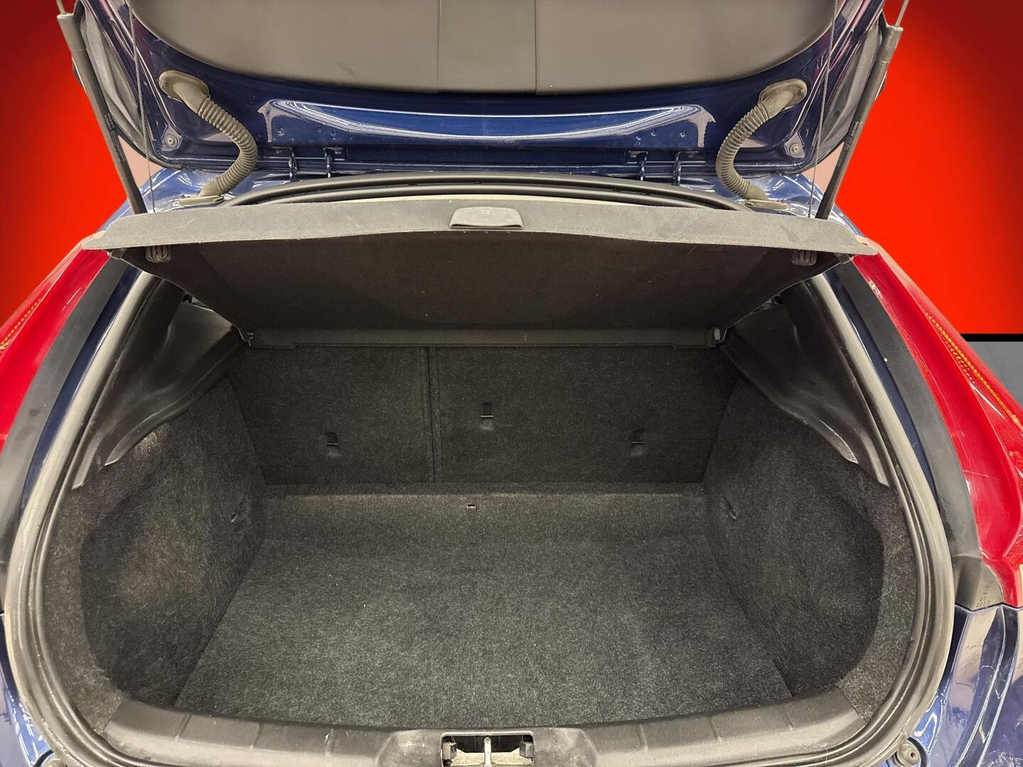 VOLVO V40 2015
