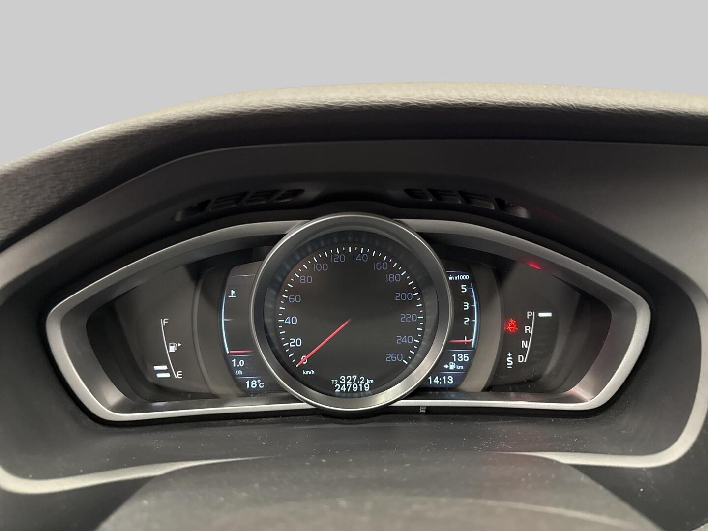 VOLVO V40 2015
