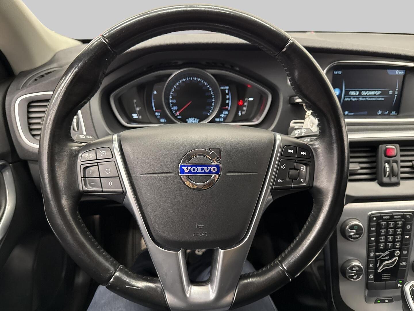 VOLVO V40 2015